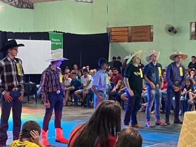 ParÃ³quia Imaculada ConceiÃ§Ã£o do Porto Barreiro realizou a escolha da Princesa do Leite e Cowboy Estiloso